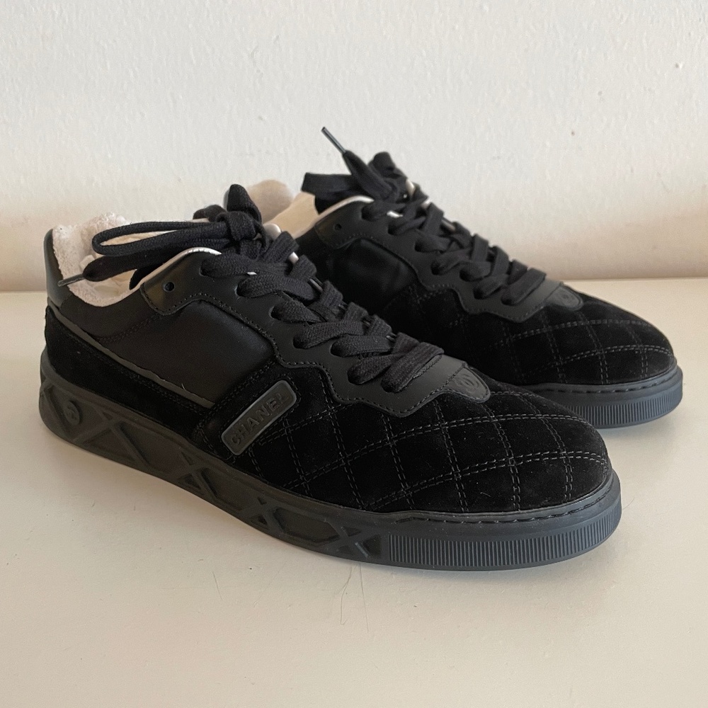 Chanel Size 39 (8.5) Black Velvet And Suede Sneakers Light wear - AUTHENTIC